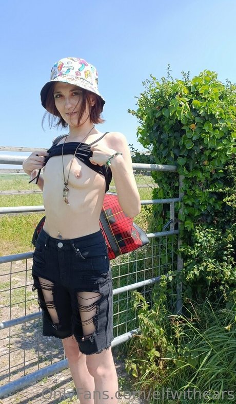 elfwithears onlyfans model images