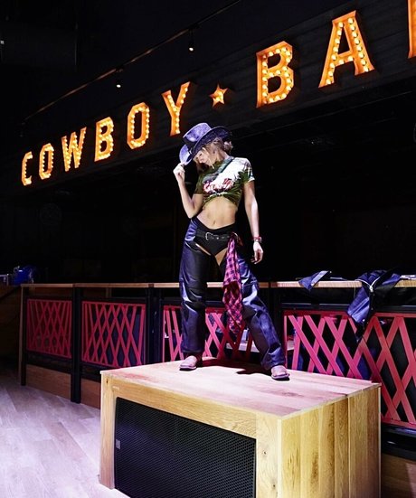 Leslie Machin naked leaked onlyfans