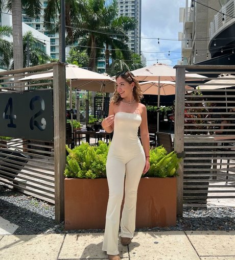 Leslie Machin onlyfans naked leaks