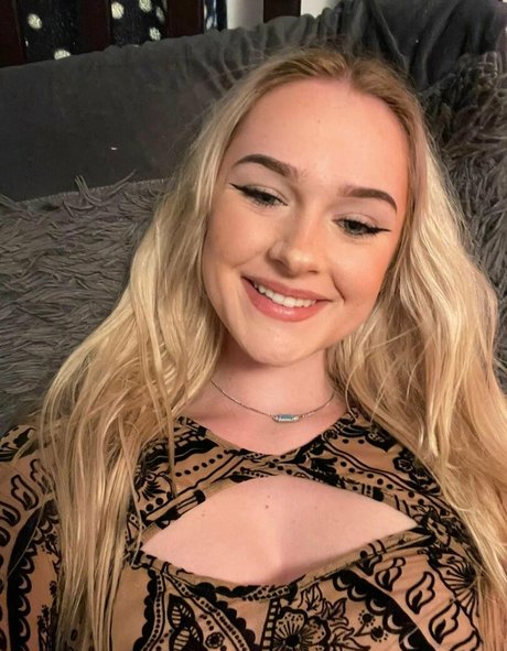 bloomingblake onlyfans striptease