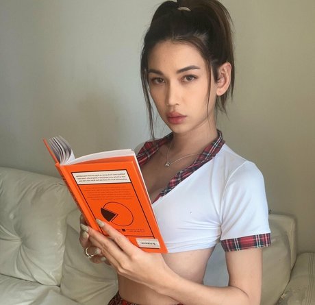 Bella Hancock naked onlyfans leaks