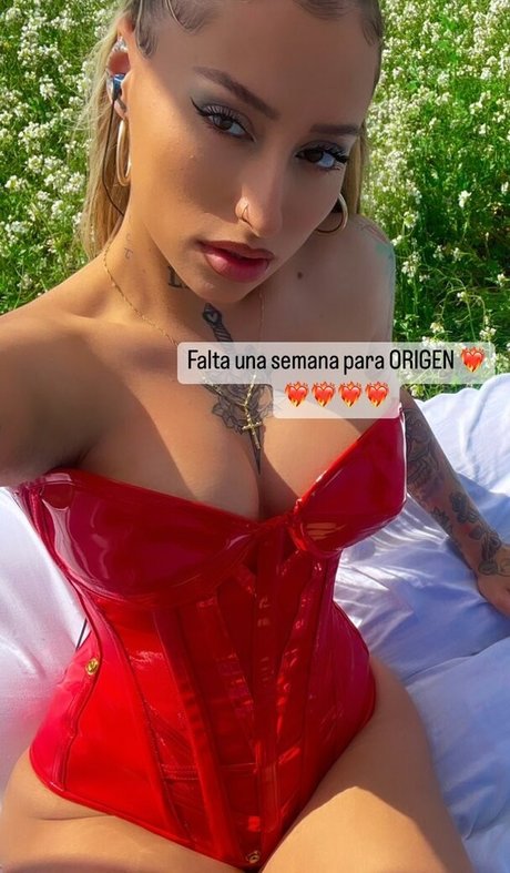 larataylorbb onlyfans leak ass