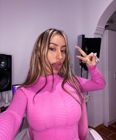 larataylorbb onlyfans model photos