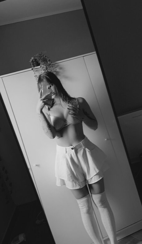 Lil Lau nude onlyfans