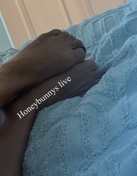 itshoneybunny2022 onlyfans content