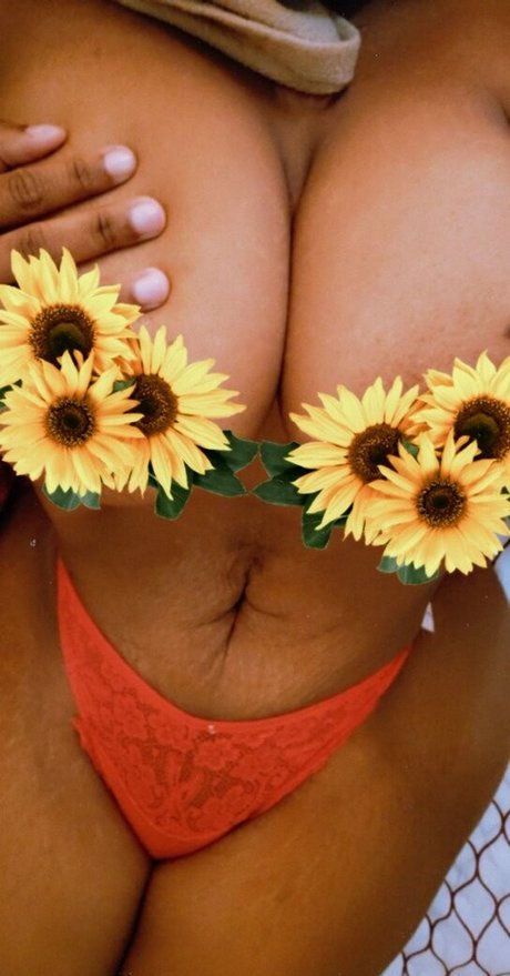 ReignofGlitter leaks only fans