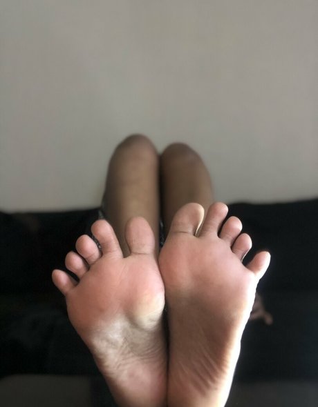 toeswithkay2 onlyfans ass