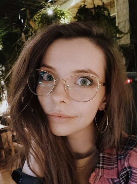 zelenaya zlaya onlyfans nude tits