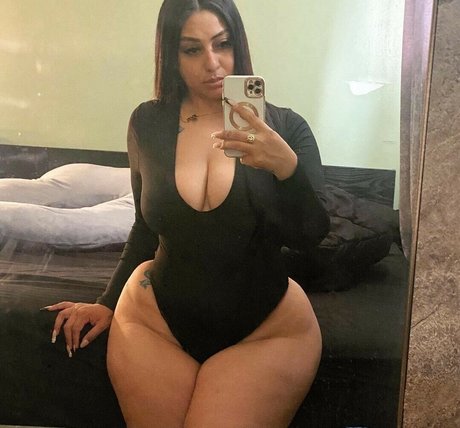 Belleeminx naked onlyfans