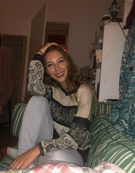 lauragetshigh onlyfans pics nude