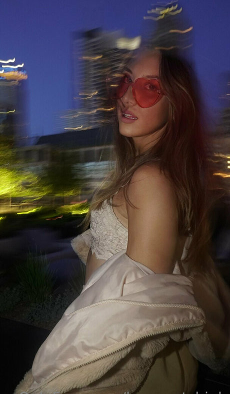 lauragetshigh xxx only fans