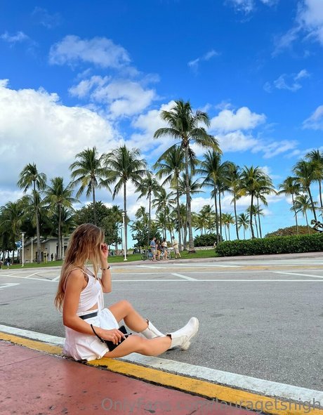 lauragetshigh onlyfans xxx