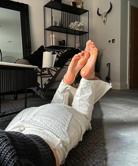Graceful Feet onlyfans leaks porn