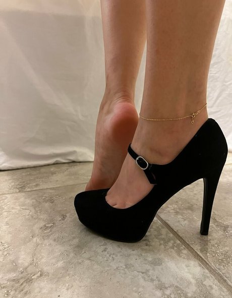 walkingaia hot onlyfans