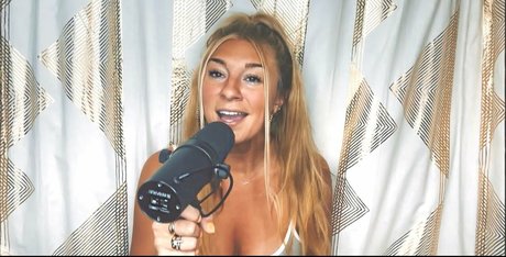 Julia Cole sexy onlyfans