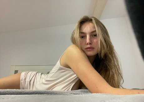 Naomi Reyners onlyfans nude