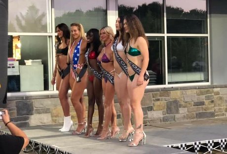 thatdarn foxx onlyfans model images