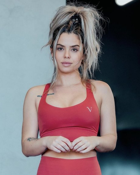 Laurie Doucet Lauriedou7 naked onlyfans leaked