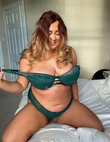 kellycarmichael onlyfans nudes
