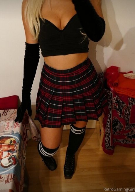 RetroGamingGirl topless onlyfans