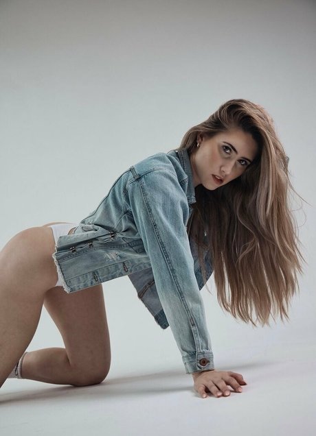 miameetsworld onlyfans striptease