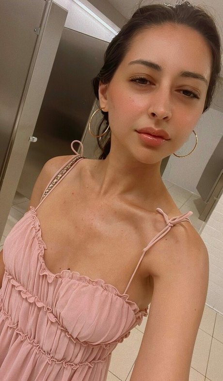 Serena Milan feet onlyfans