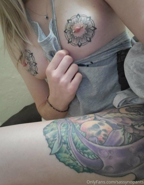 sassynopants naked onlyfans leak
