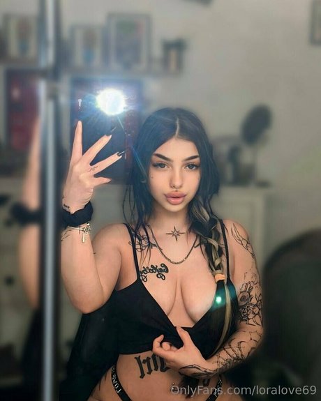 loralove69 only fans pic