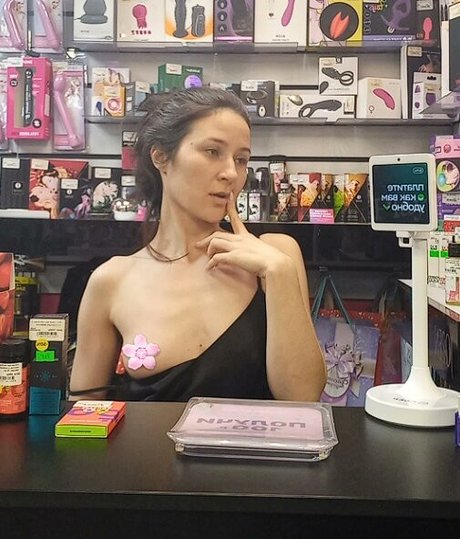 missbarbariss onlyfans images