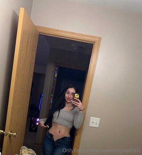 sweetiegraphitti onlyfans striptease