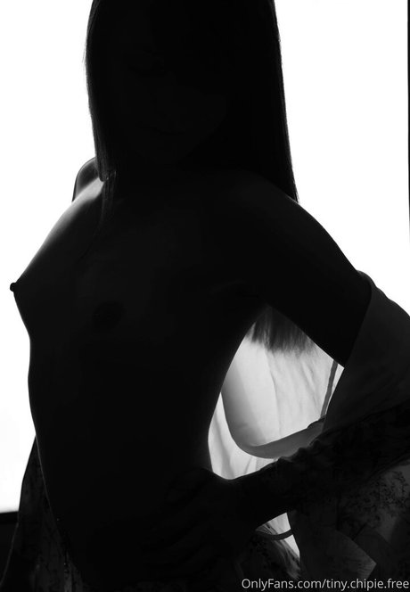 tiny chipie free onlyfans model