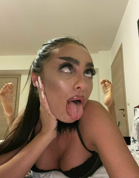 sabrina wet hole onlyfans strip