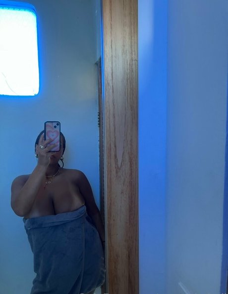 saucytitsbali onlyfans photo