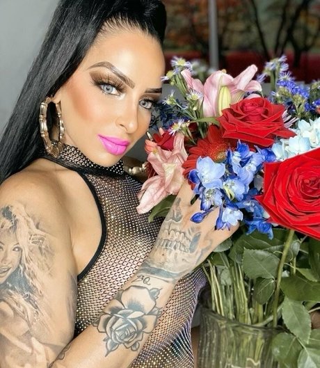 hottotrottotsfree naked onlyfans pics