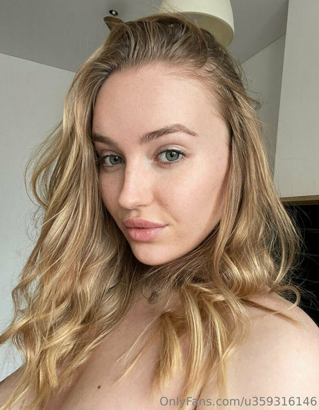 ashley boob Profile pic