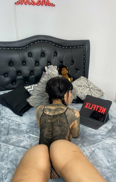 pleasantmorenaa onlyfans public photos