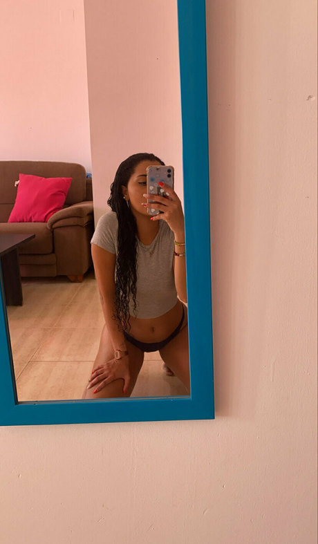 stefaniaqos onlyfans naked