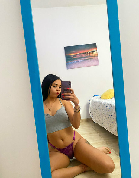 stefaniaqos onlyfans leakes