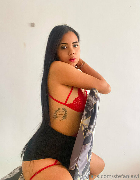 stefaniaqos onlyfans xxx