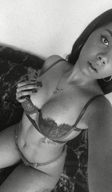 stefaniaqos onlyfans tits