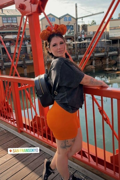 travelingsiren onlyfans model