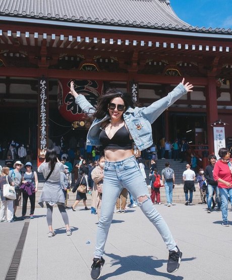 Glory Lamothe onlyfans posts