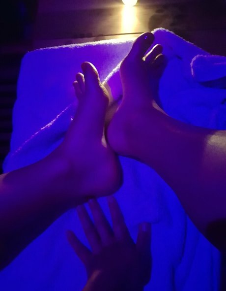 babylunafoot1 onlyfans pics