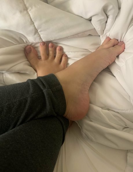kenziessmallfeet onlyfans x