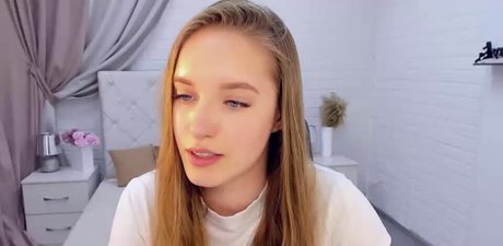 Evajuly onlyfans creator