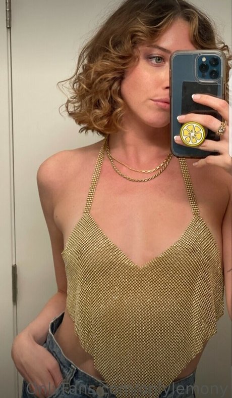 OnlyLemony onlyfans strip