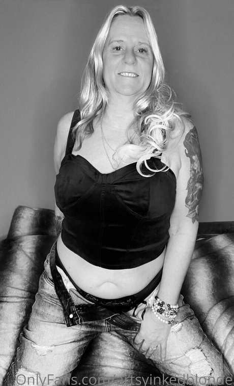 artsyinkedblonde onlyfans uncensored