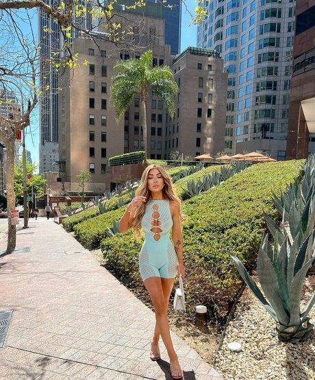 Milana Adamian onlyfans lesk