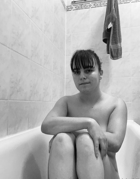 monakis69 topless onlyfans