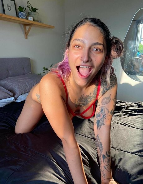 fe lina topless onlyfans